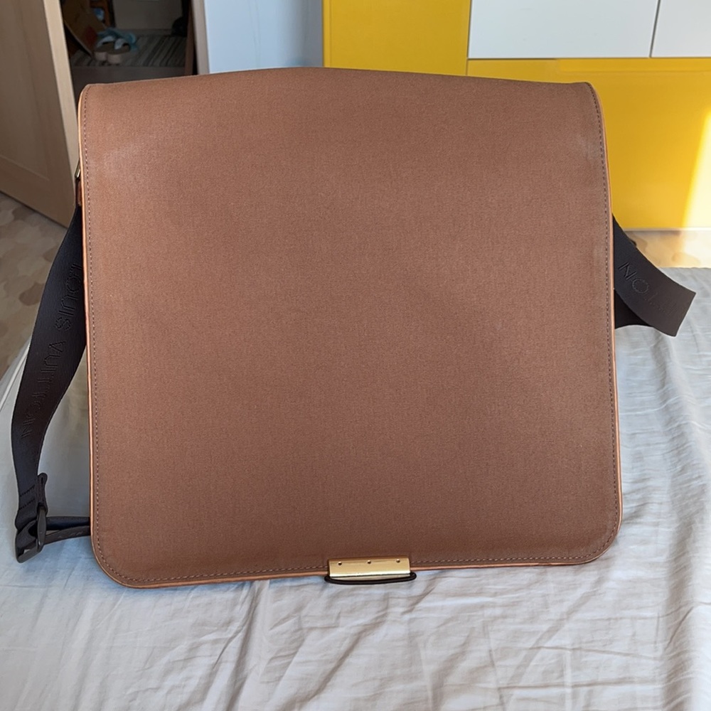 2004 Louis Vuitton Monogram Canvas Abbesses Messenger Bag in Great Condition. - Picture 13 of 13